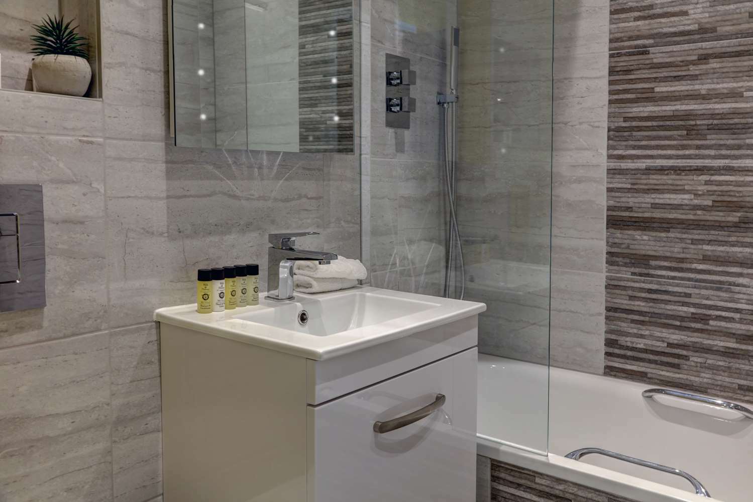 Stonecross Manor Hotel Kendal Room photo